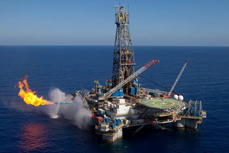 وزير النفط يستعد لتوقيع عقد بيع و شراء الغاز