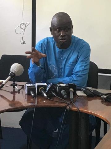 [صور] مضامين اجتماع الحقوقيين الذين رفضت السنغال عقد مؤتمرهم الصحفي