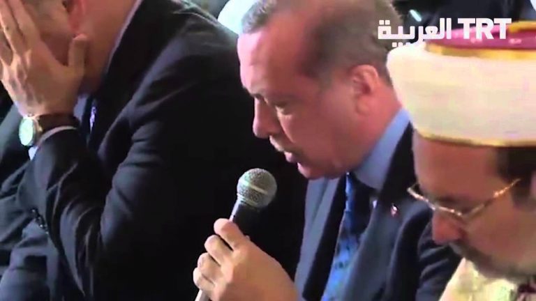 [فيديو] أردوغان يجود فواتح سورة البقرة