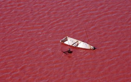 البحيرة الحمراء في السنغال….آية من الجمال ما السر وراء لونها