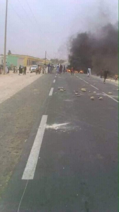 متظاهرون في نواكشوط يشعلون النيران احتجاجا على انعدام المياه