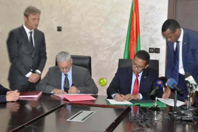 توتال توقع 3 اتفاقيات مع موريتانيا