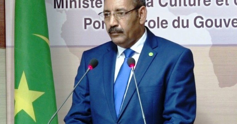 وزير الداخلية: موريتانيا تستضيف 56 ألف لاجئ من مالي