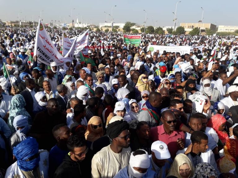 لقطات ومشاهد من مشاركة الجماهير في المسيرة (صور)