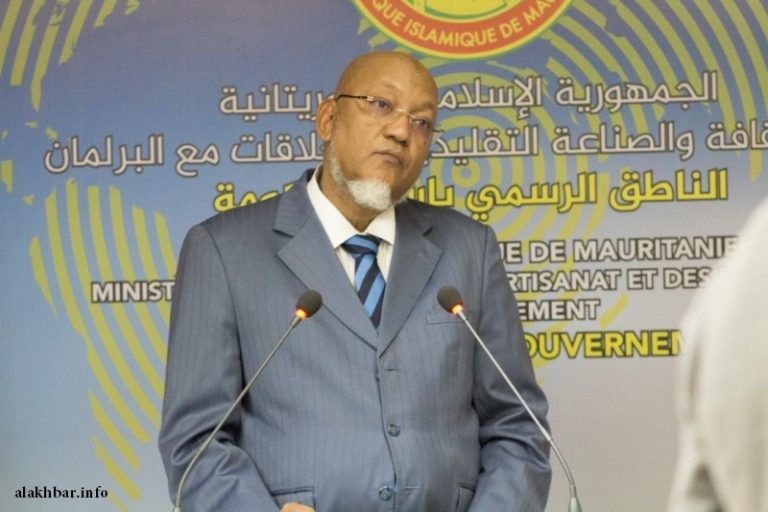 وزير الوظيفة العمومية يستعرض إنجازات قطاعه للعمال