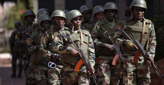 مالي..10 قتلى على الأقل في هجوم على معسكر للجيش