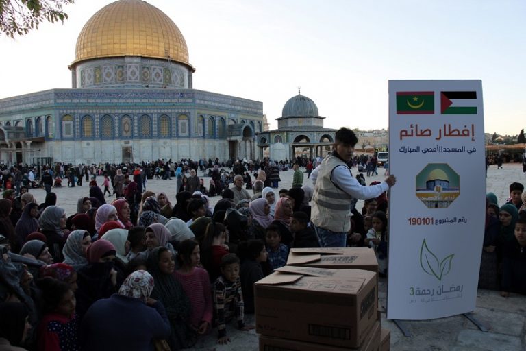 إفطار 500 صائم في المسجد الأقصى بتبرعات موريتانيين
