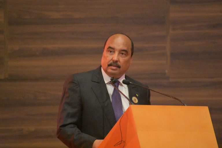 رئيس اتشاد: قوى كبرى عرقلت تعيين “عزيز” مبعوثا إلى ليبيا