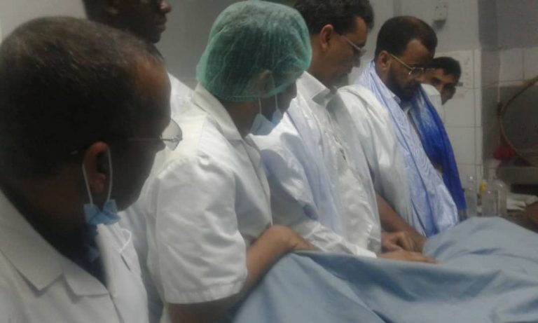 وزير الشؤون الإسلامية يبلغ الجرحى برسالة رئيس الجمهورية