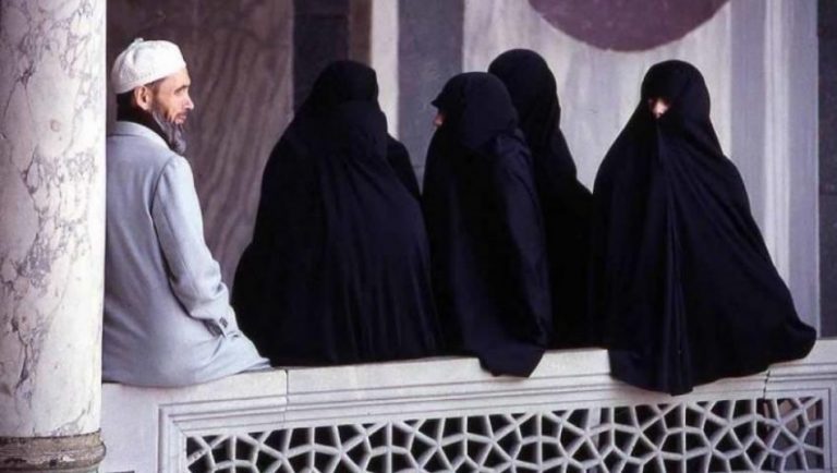 الكويت: صلاحيات خاصة بمتعددي الزوجات أثناء الحظر