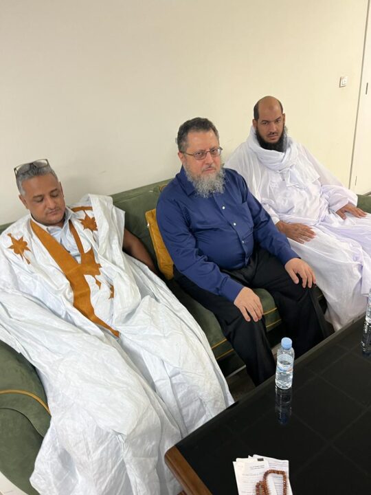 بدعوة من هيئة العلماء وصول الدكتور وليد بن إدريس المنيسي لموريتانيا