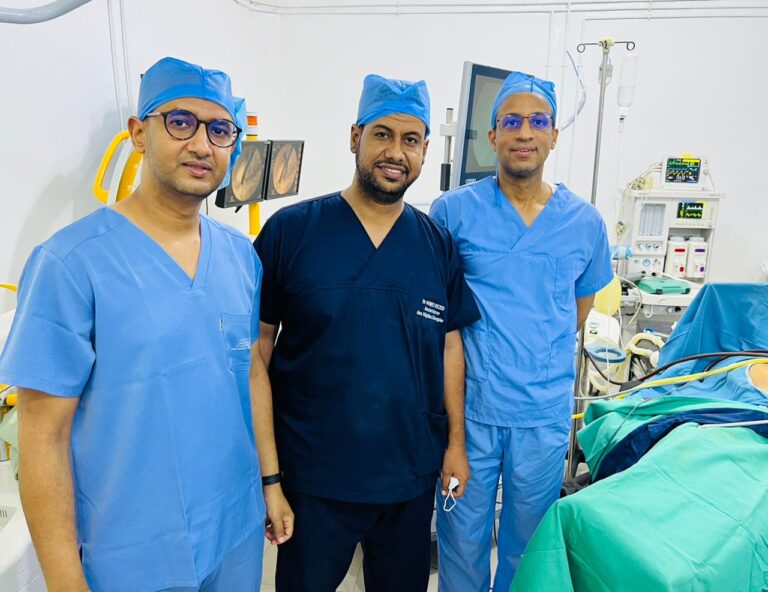 فريق طبي موريتاني ينجح في إجراء أول عملية معقدة بالمنظار لطفل